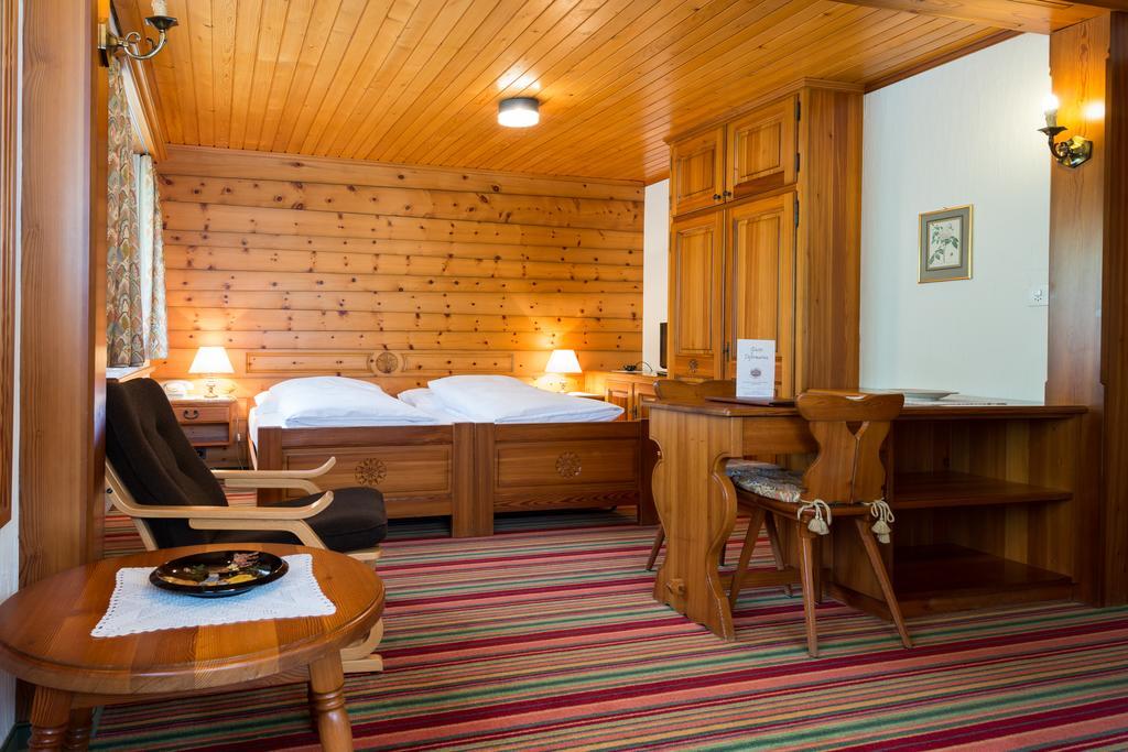 Swiss Chalet-Style Hotel Walliser Spycher Ридеральп Экстерьер фото