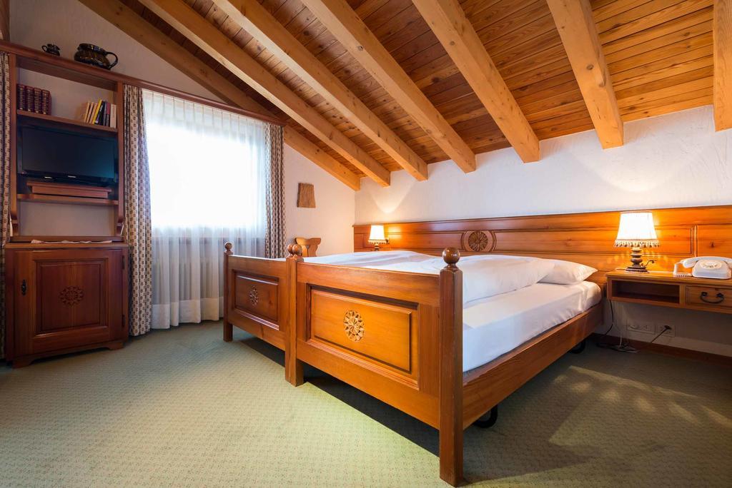 Swiss Chalet-Style Hotel Walliser Spycher Ридеральп Экстерьер фото